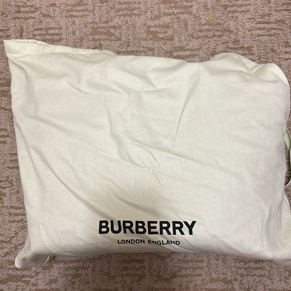 Brand new totte Burberry never been use, - Picture 4 of 6